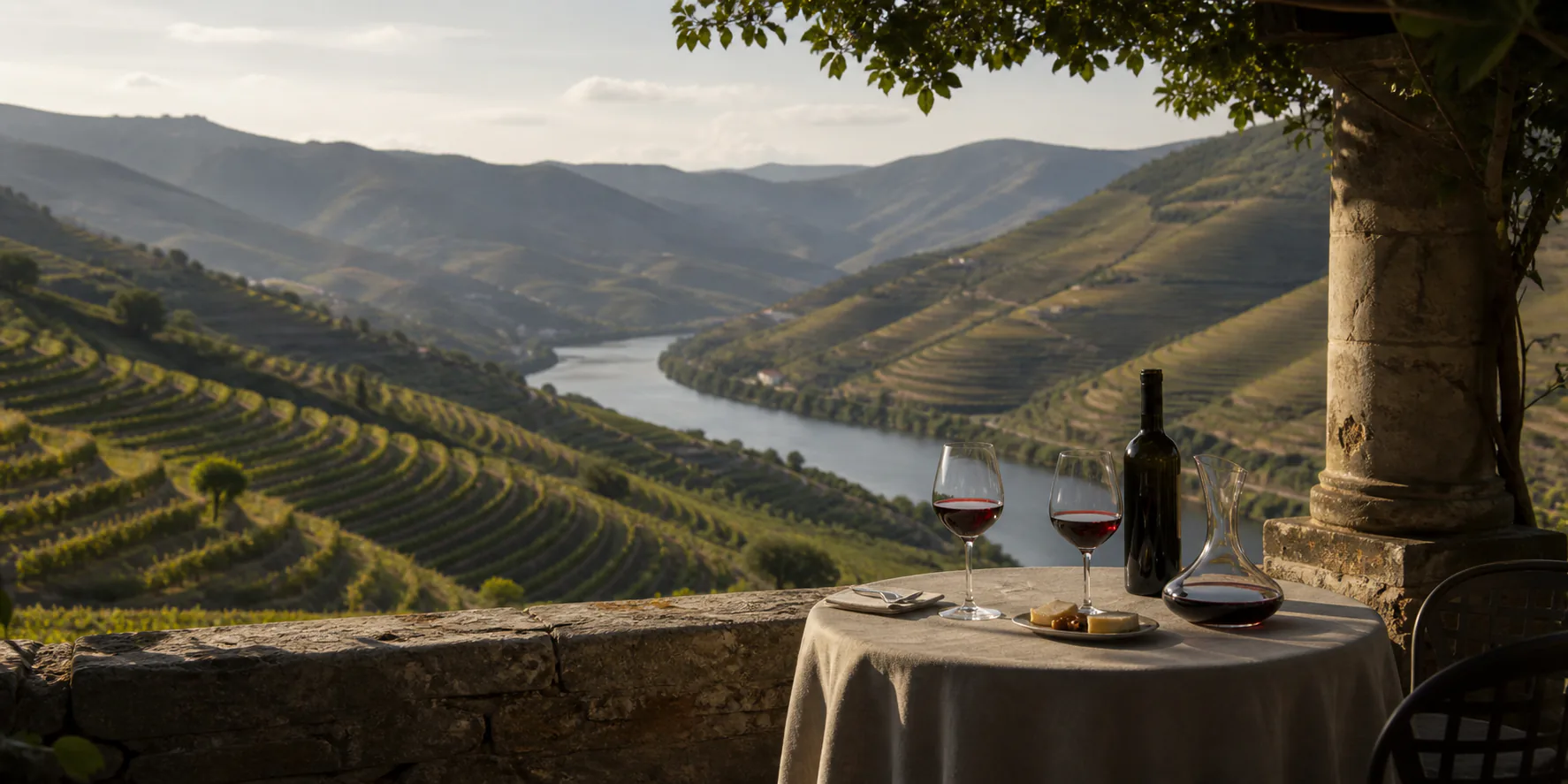 Mesa privada com vinho e vista sobre o Douro